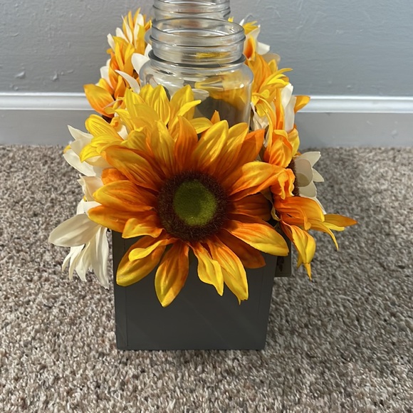 Gardeners Eden Sunflower Planter-like Box w/ 3 Jars - Picture 3 of 4